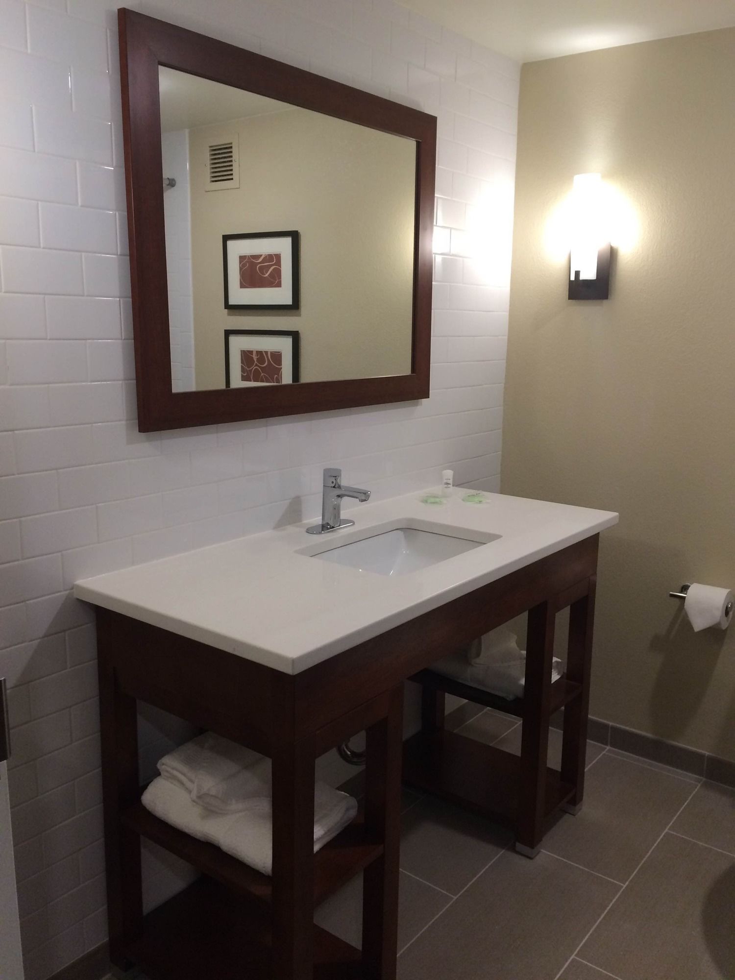 Фото Comfort Inn & Suites Aberdeen near Apg