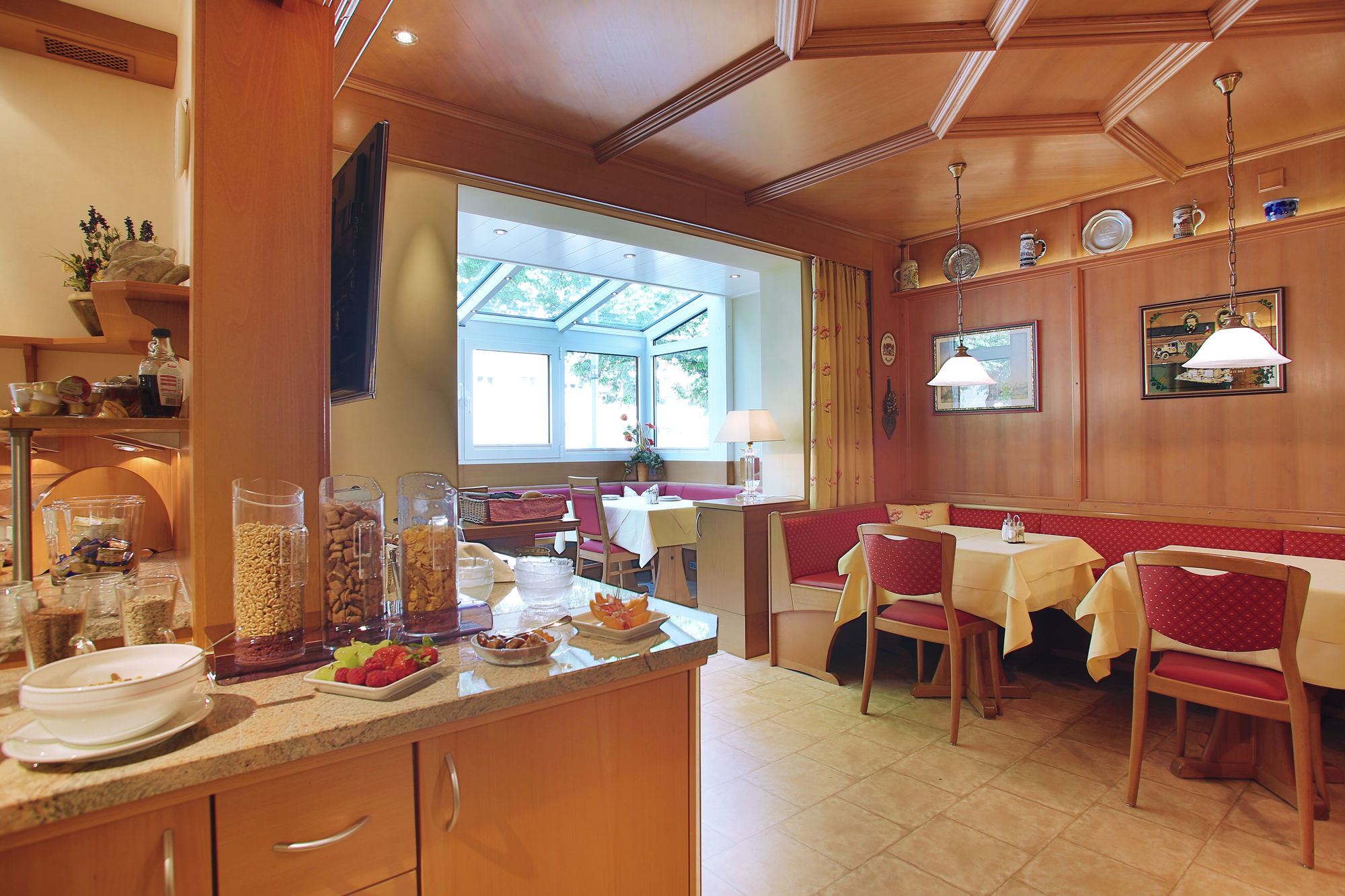 Фото Hotel Kriemhild am Hirschgarten