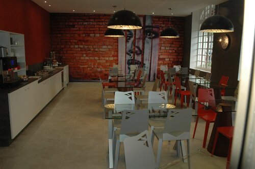 Гостиница Inter-hotel Montluçon de l'Univers в Монлюсоне