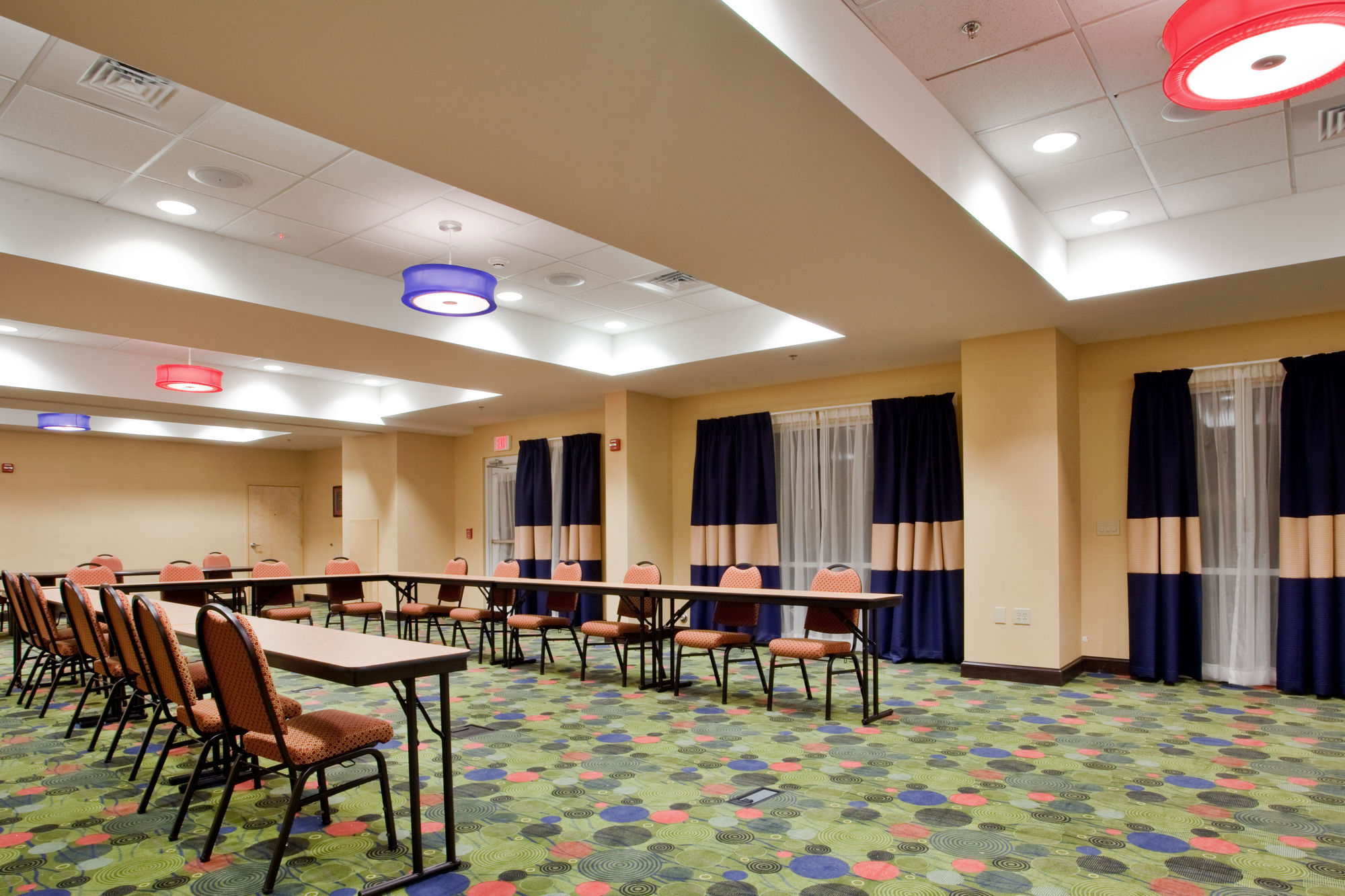 Фото Holiday Inn Express Hotel & Suites Raleigh Sw Nc State, an Ihg Hotel