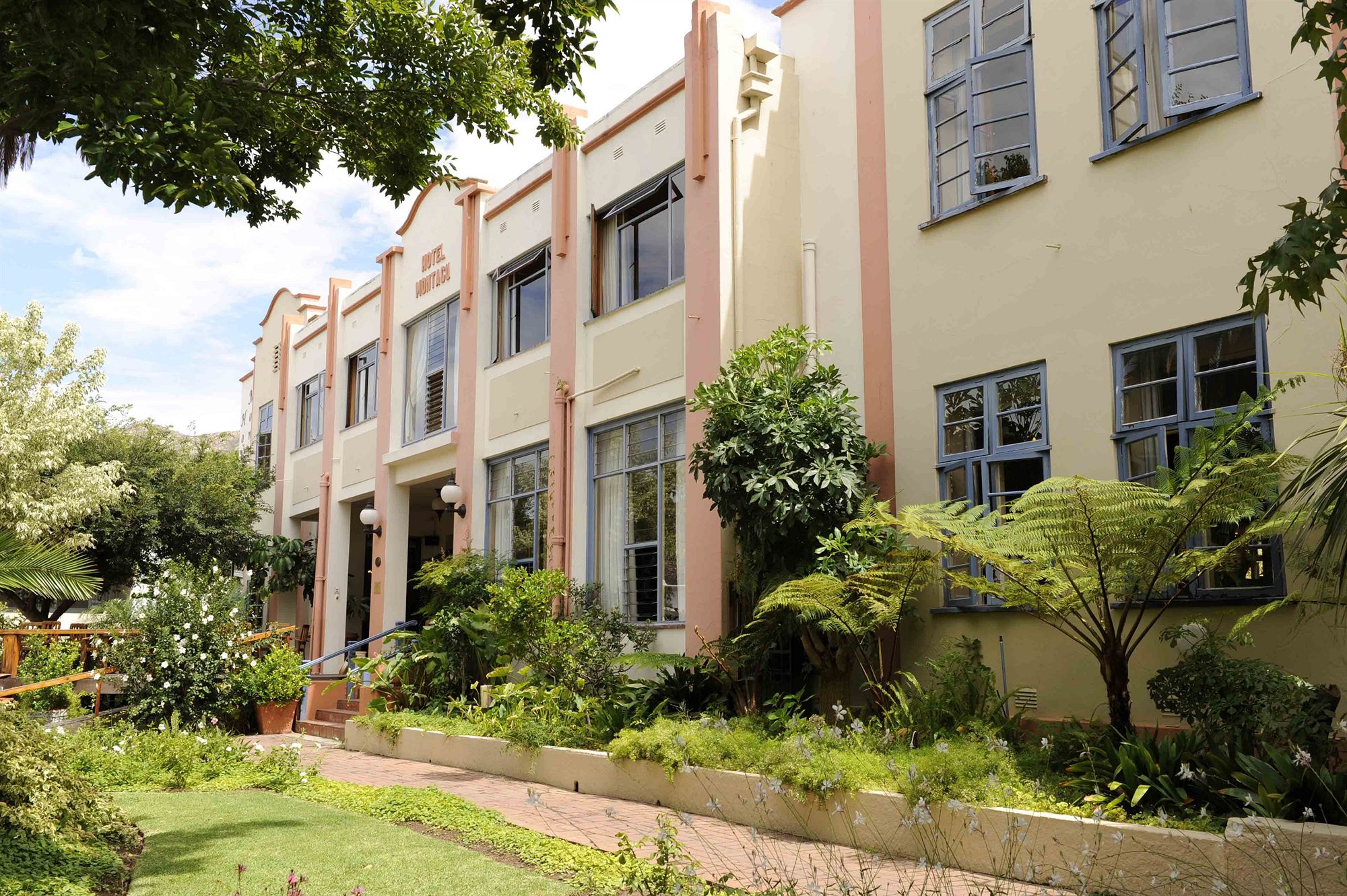 Фото Montagu Country Hotel