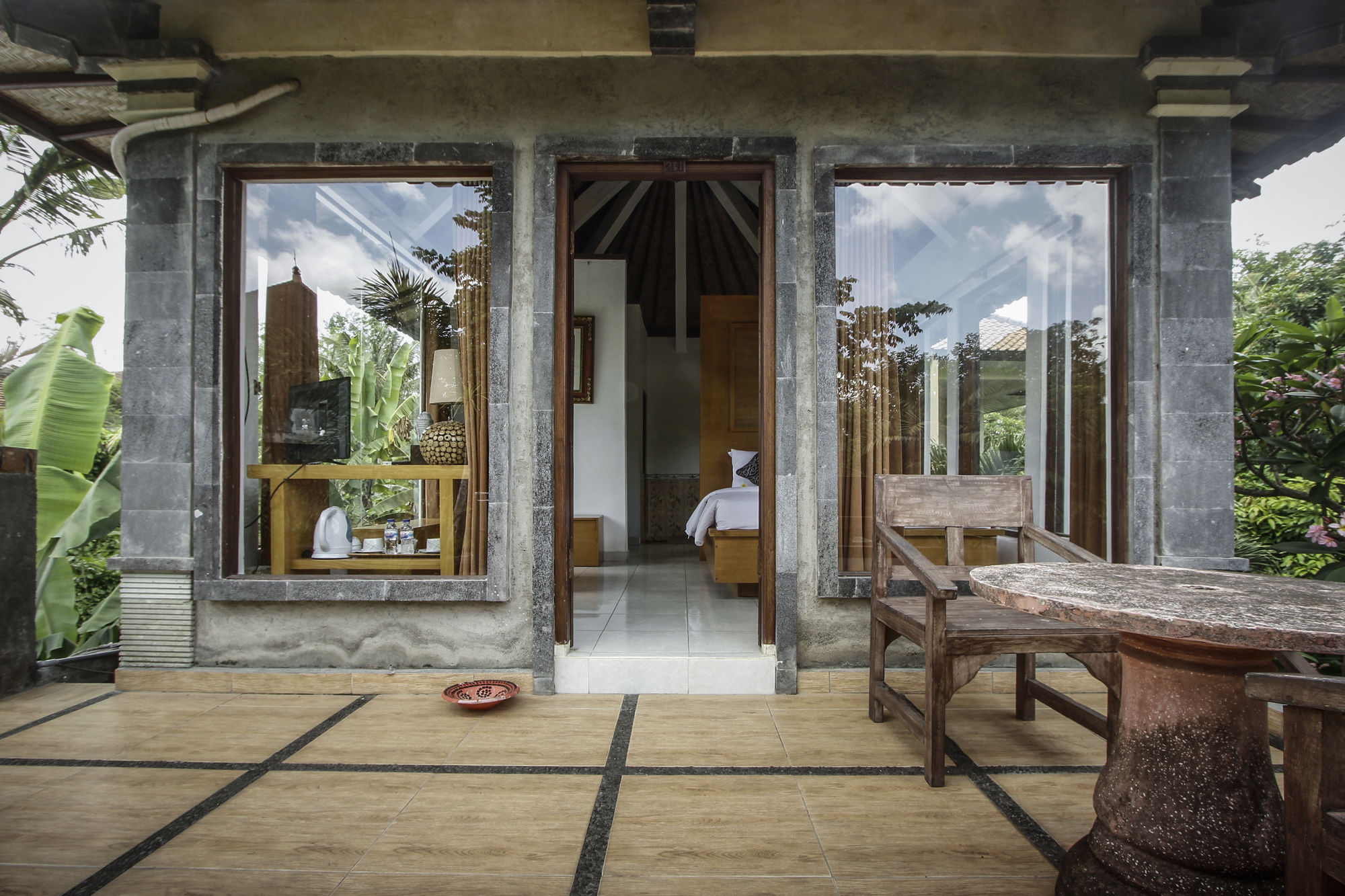 Фото Dewangga Bungalow