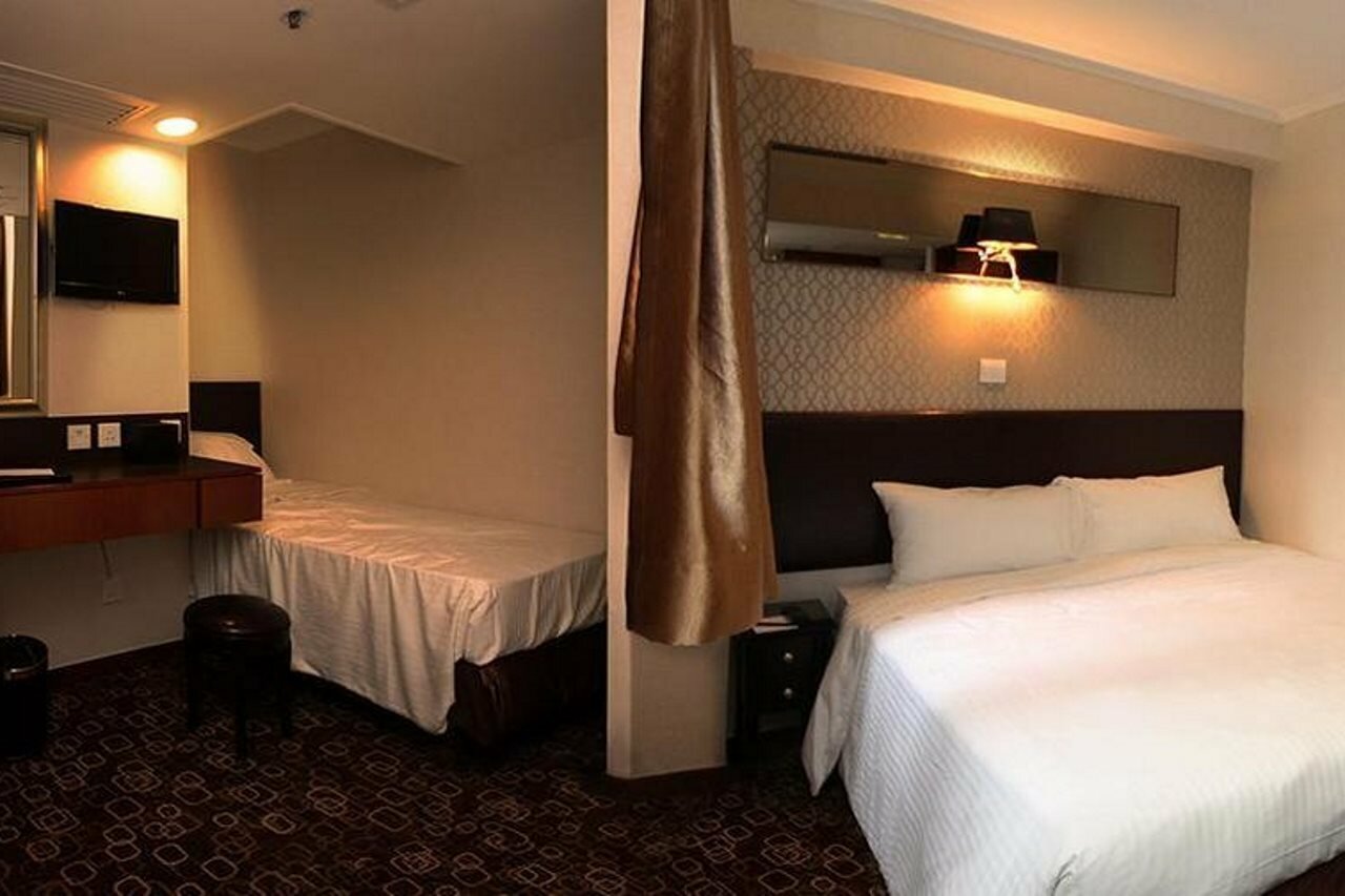 Фото Lander Hotel Prince Edward