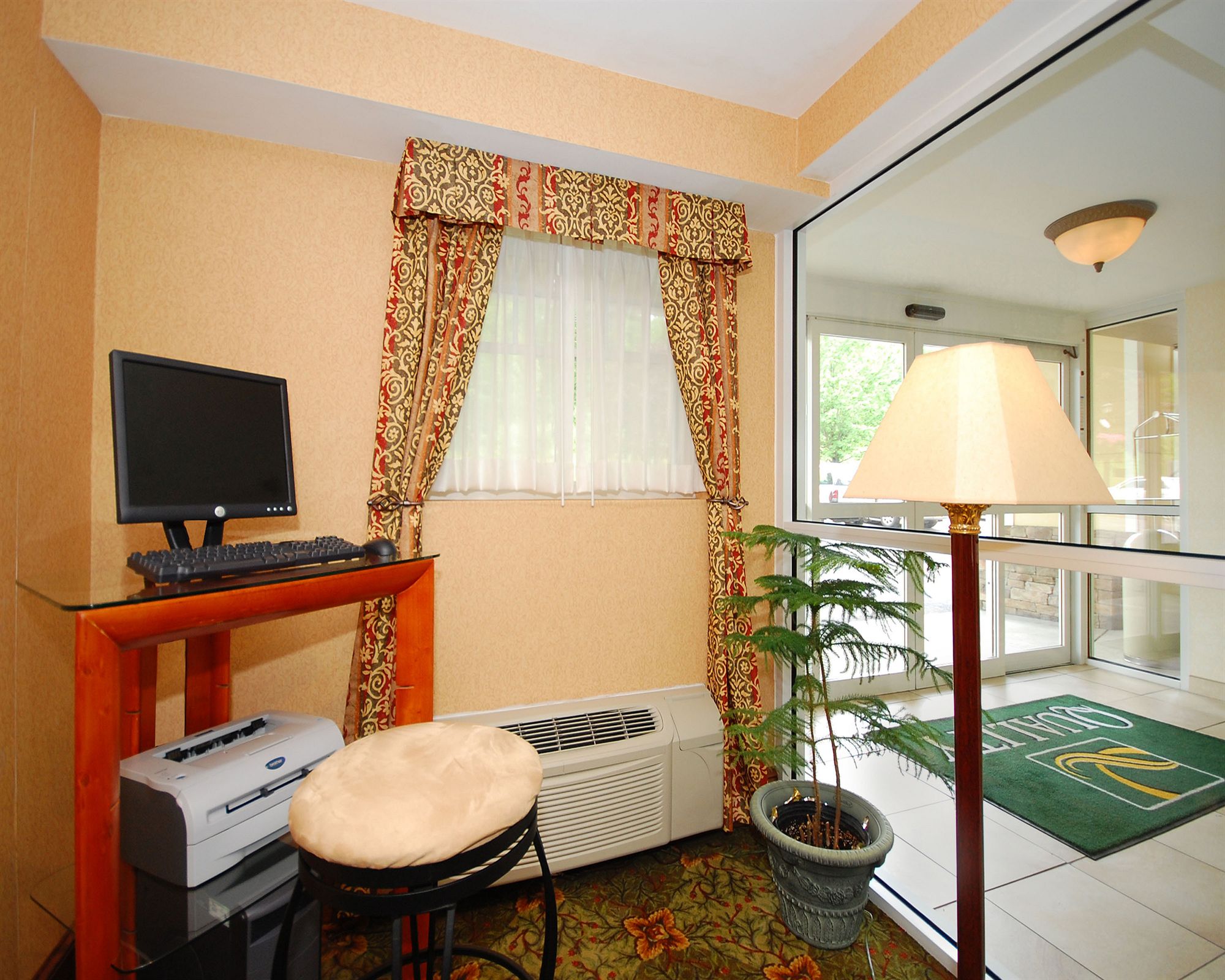 Фото Quality Inn & Suites Evergreen Hotel