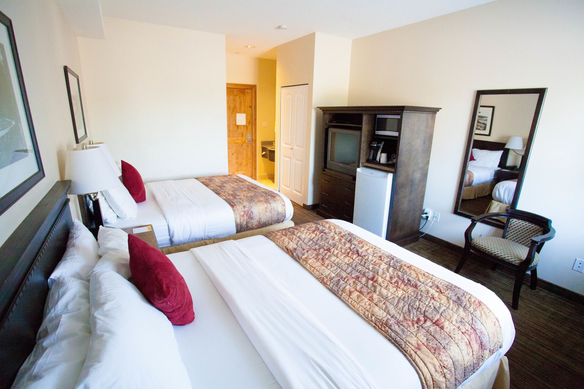 Фото Days Inn by Wyndham Surrey