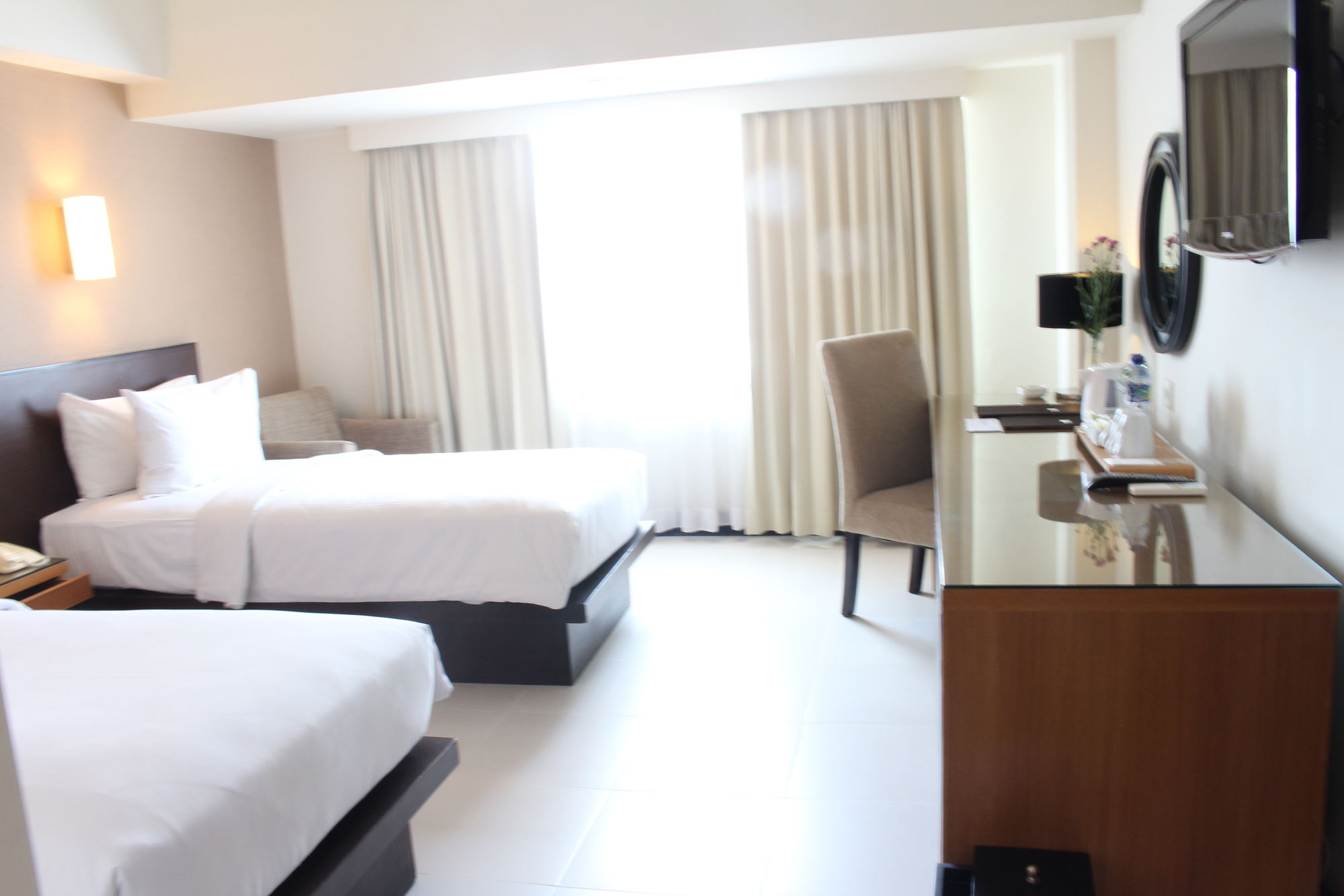 Фото Hotel Santika Pandegiling Surabaya