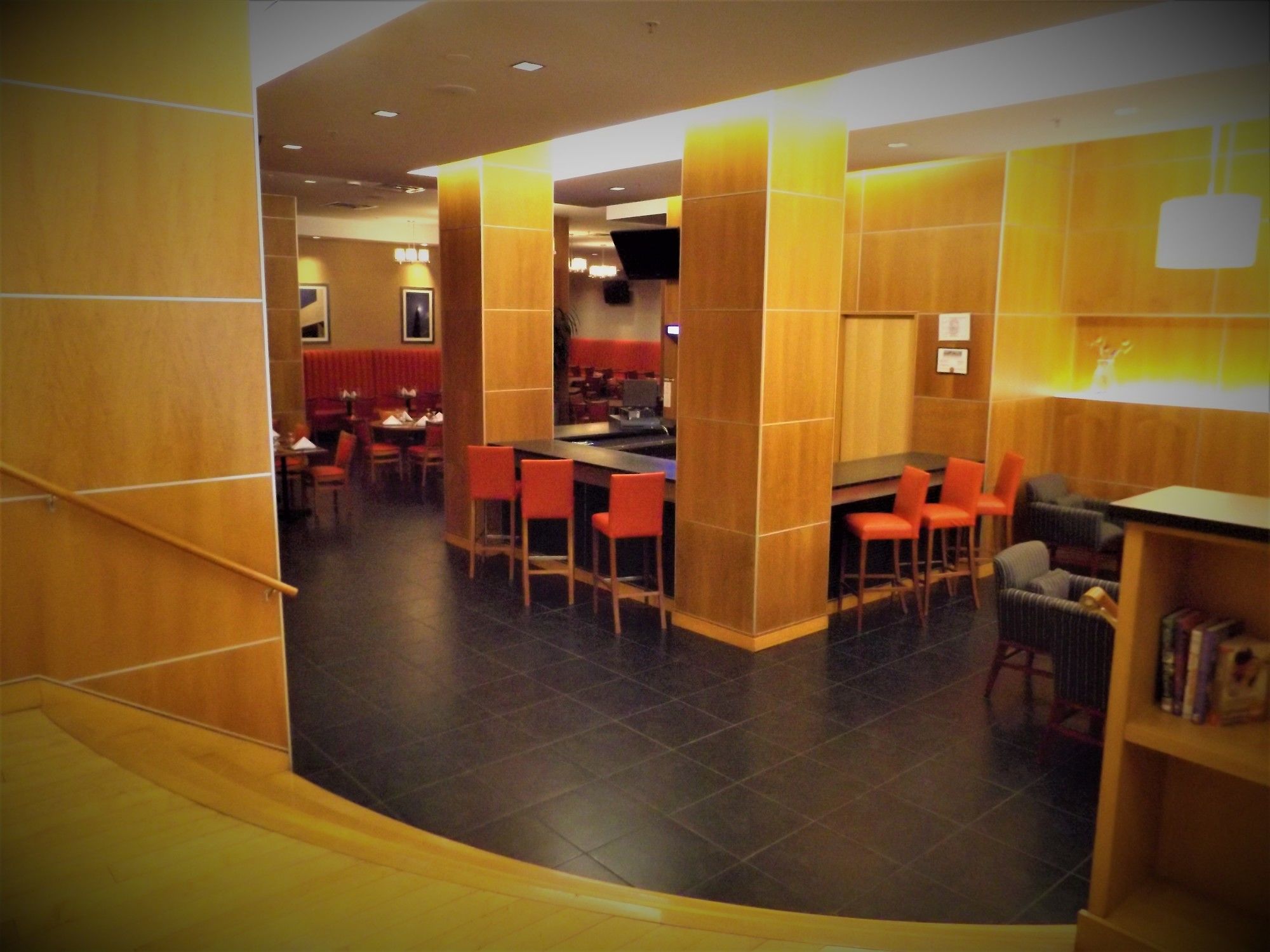 Фото Metro Points Hotel