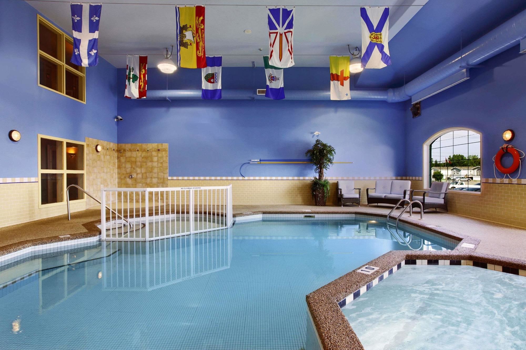 Фото Days Inn & Suites by Wyndham Brandon