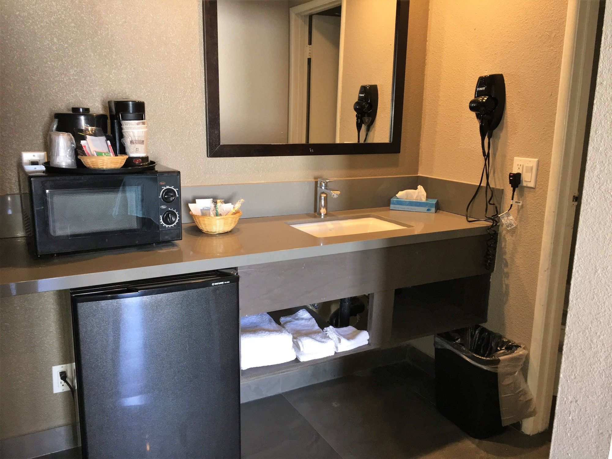 Фото Hawthorne Plaza Inn