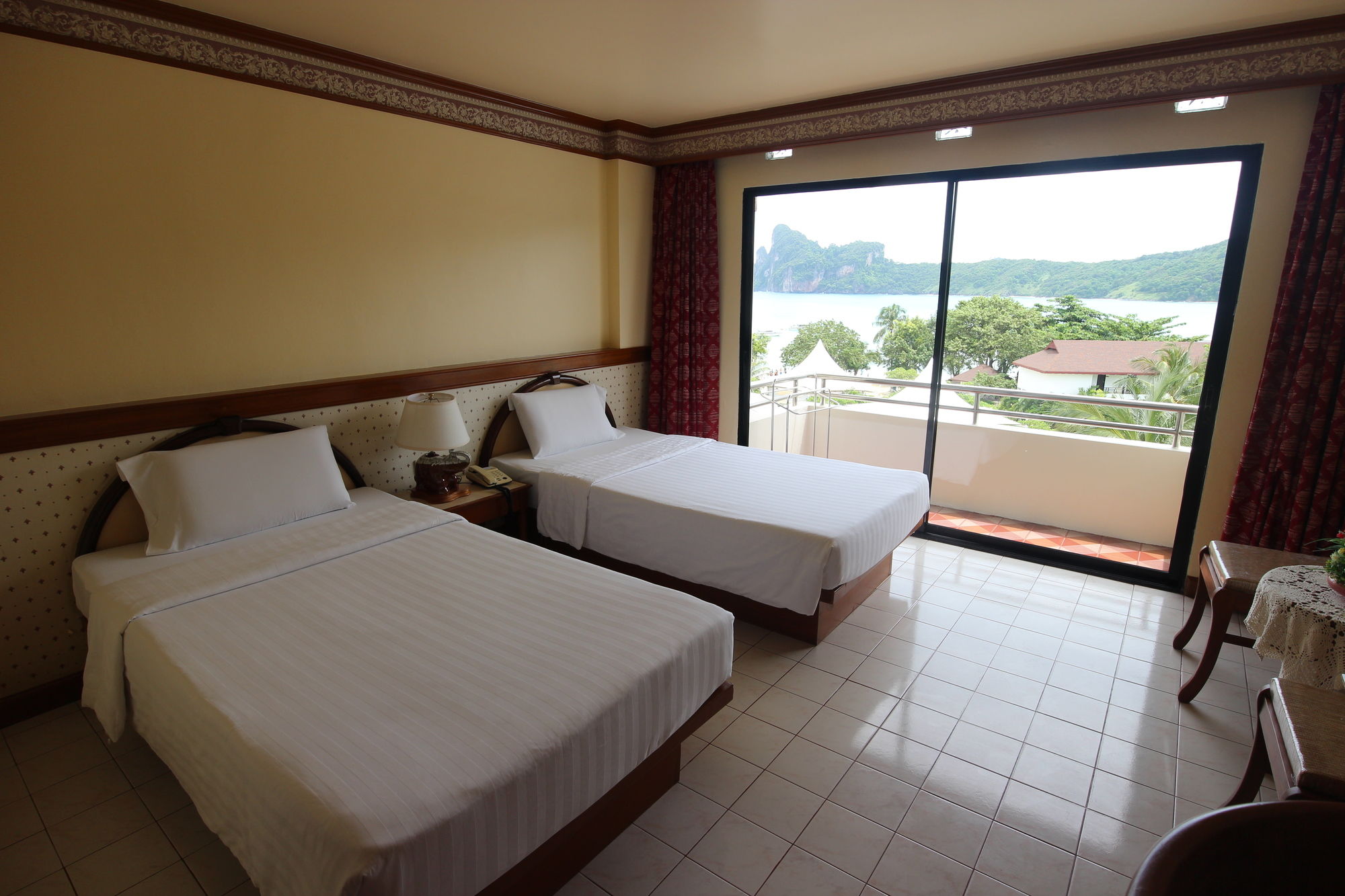 Фото Phi Phi Hotel