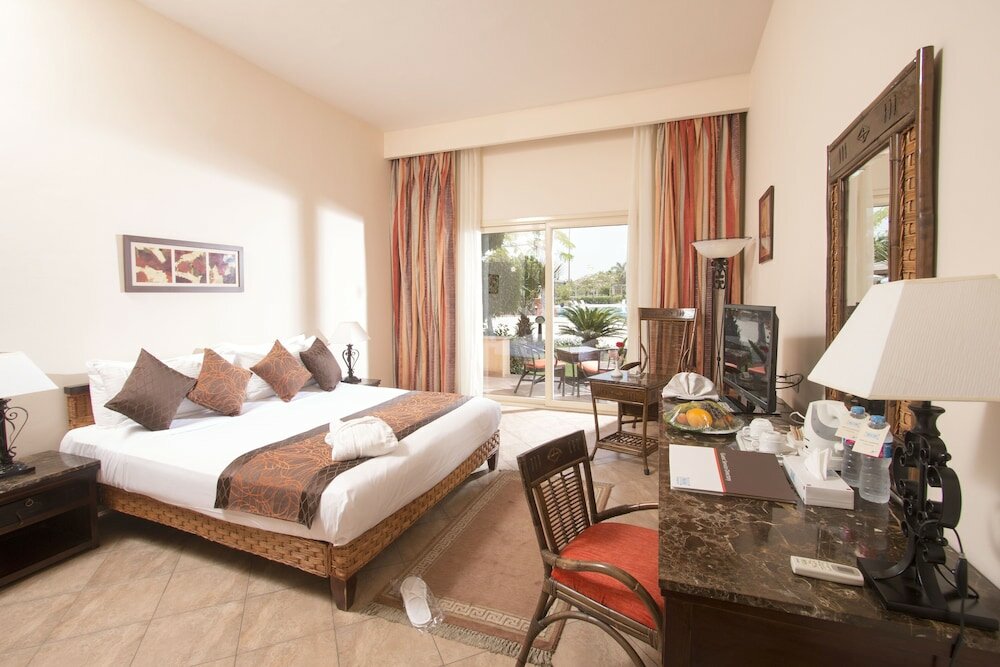 Фото Swiss Inn Pyramids Golf Resort