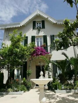 Гостиница Hotel Chalet de l'Isère в Каннах