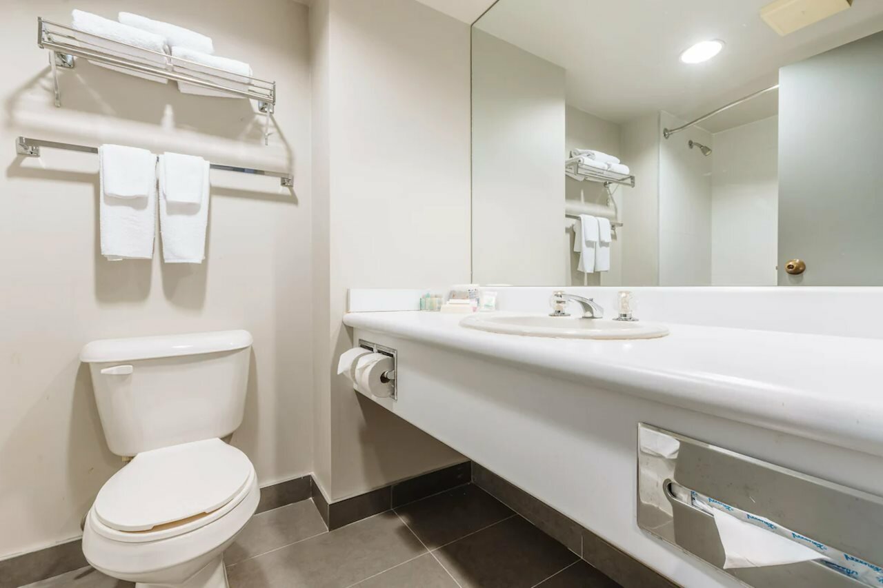 Фото Best Western Plus Vancouver Airport Hotel