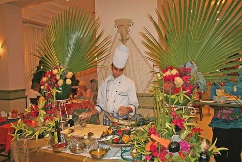 Гостиница King Tut Aqua Park Beach Resort в Хургаде