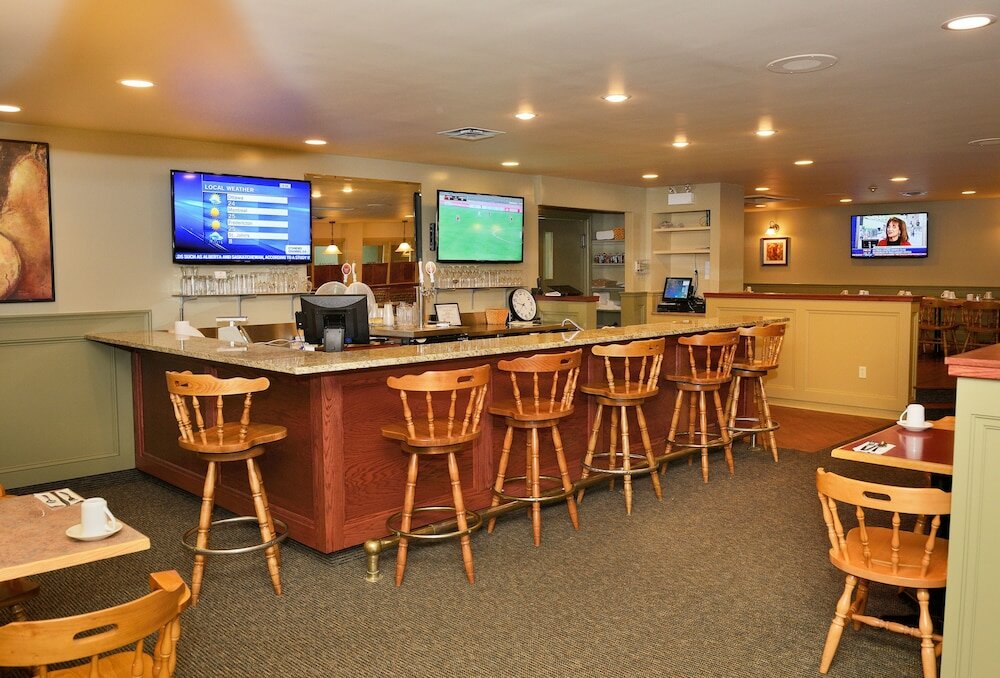 Фото Slemon Park Hotel & Conference Centre