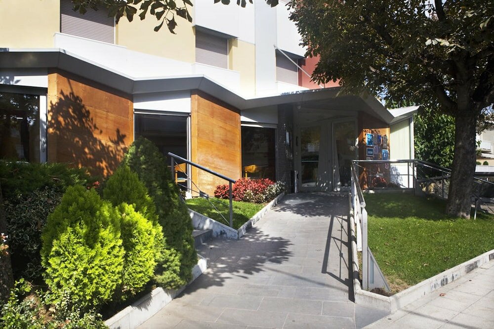 Фото Hotel La Perla