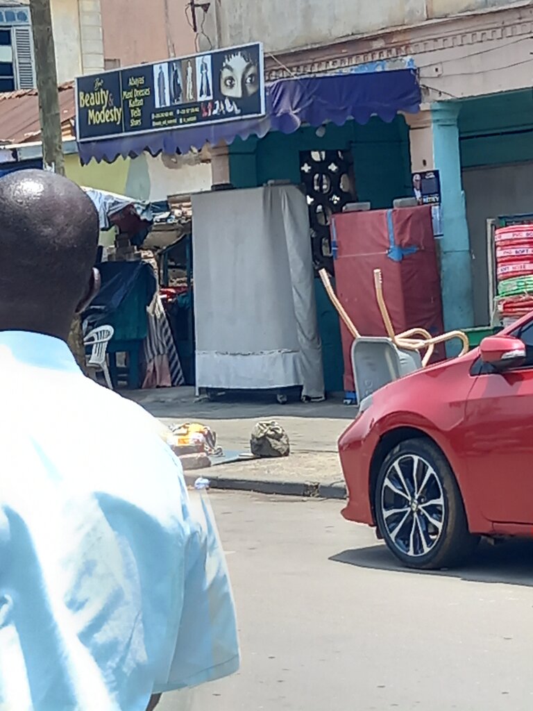 Clothing store Beauty and modesty, Accra, photo