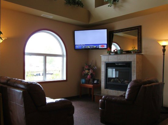 Фото Days Inn & Suites by Wyndham Thompson