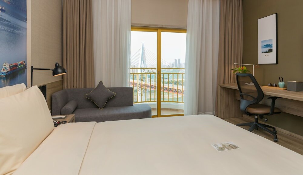 Фото Atour Hotel Hongyadong Riverside Chongqing