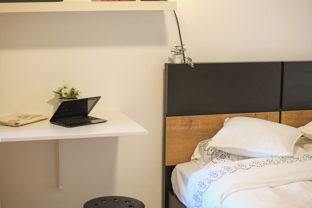 Фото Stunning Modern Studio in Netanya