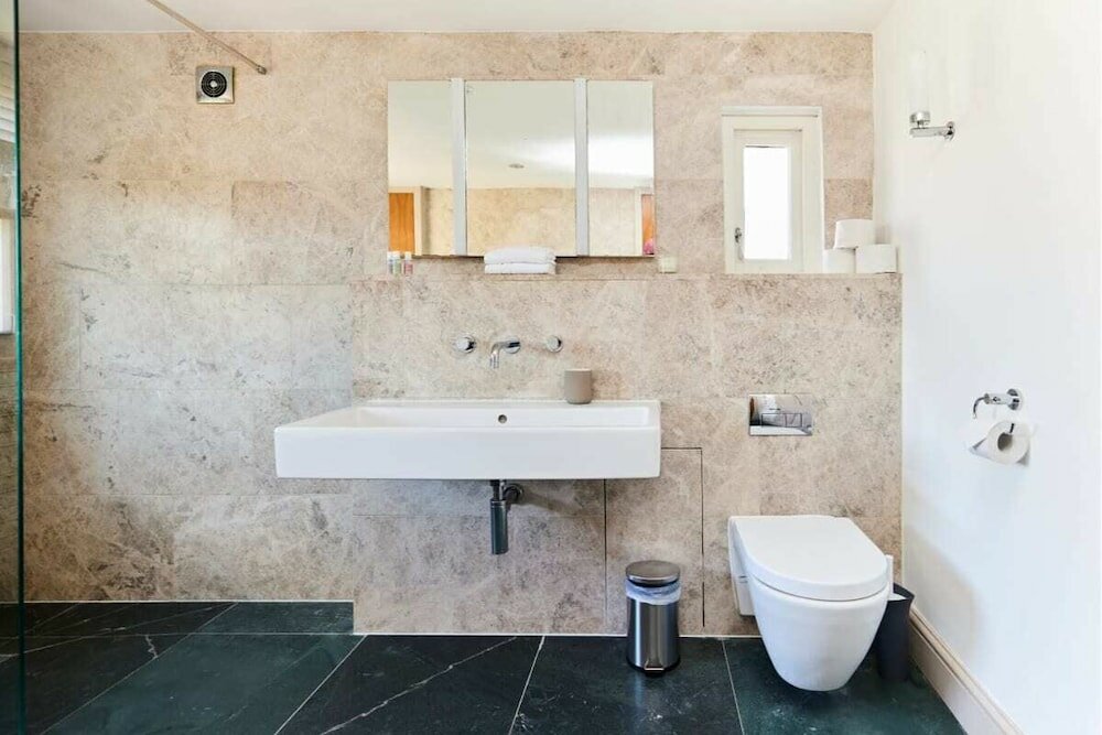 Фото The Walterton Sanctuary - Bright 3bdr Flat