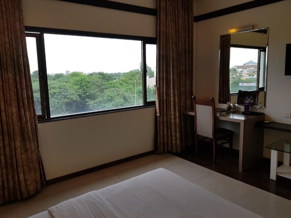 Фото Hotel Udayanraje Palace