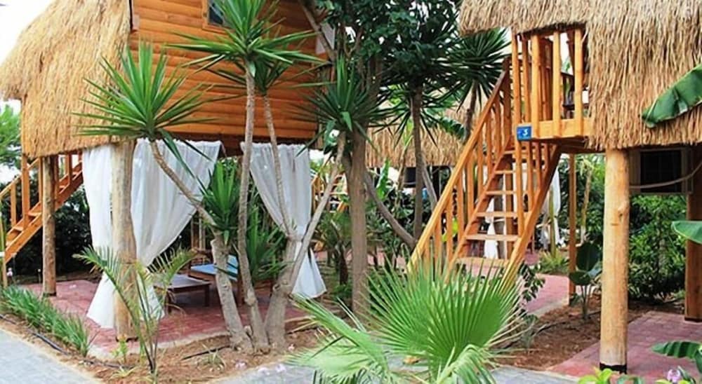 Фото Triton Hotel & Bungalows