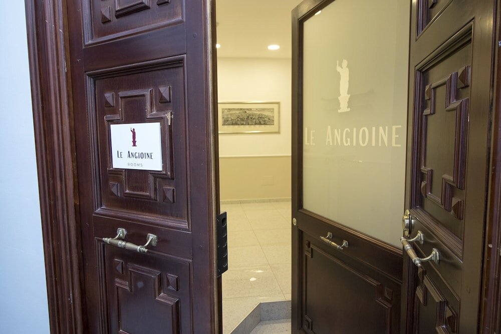 Фото Le Angioine Rooms