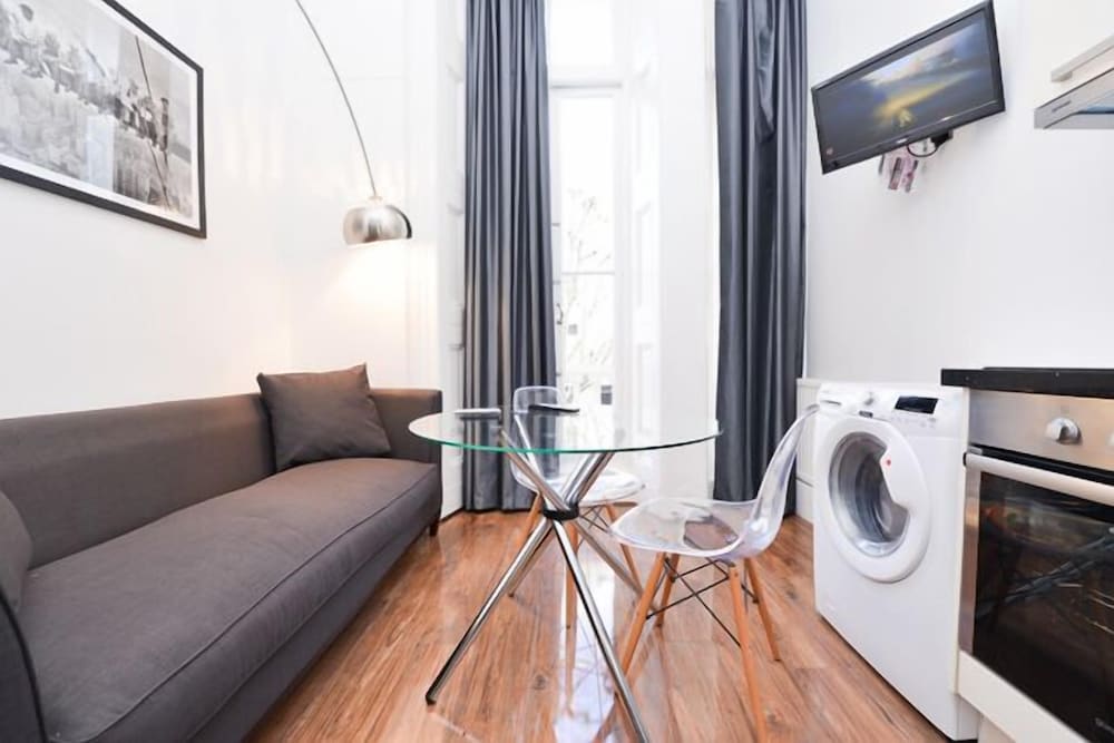 Фото The Dome Hyde Park