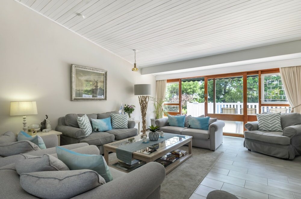 Фото Admiral's Lodge Guest House B & B