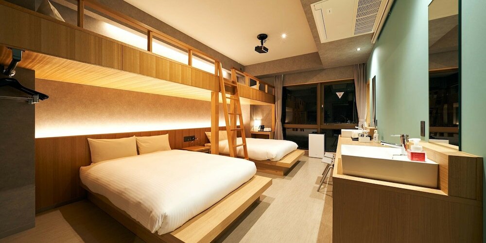 Фото Lacer Okinawa Naha Tomariport