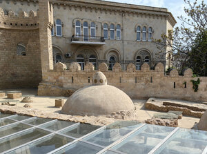 Yeralti hamam XVII əsr (Böyük Qala küçəsi, 52), diqqətəlayiq yer