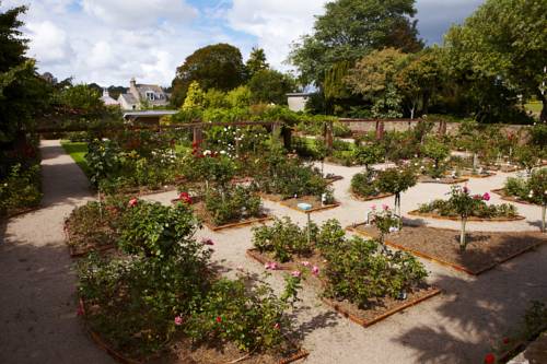 Фото Runnymede Court Hotel