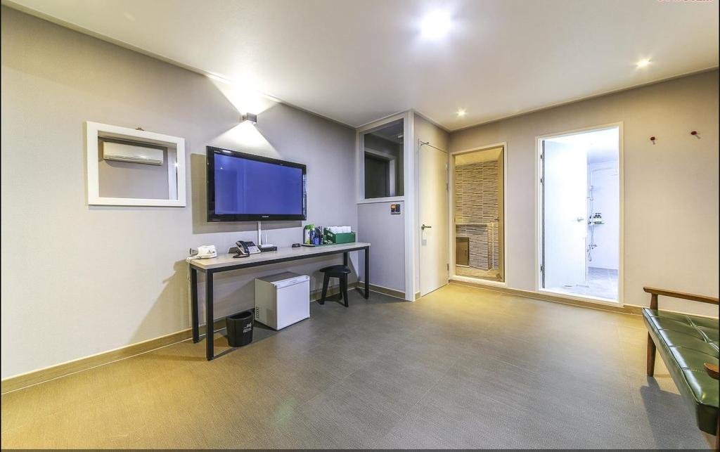 Фото The Haru Hotel