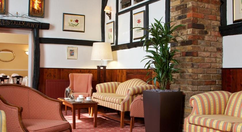 Фото Walton Cottage Hotel and Suites