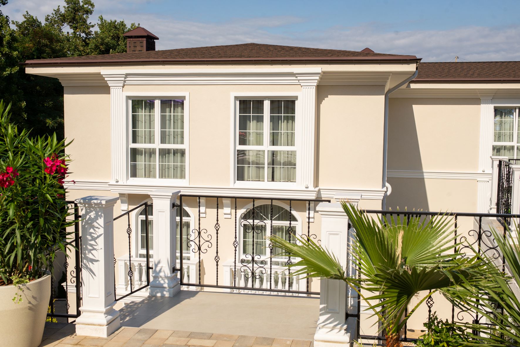 Фото The White Residence