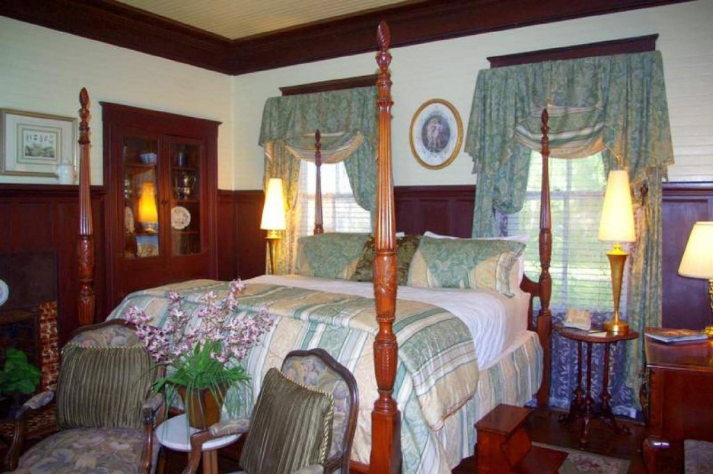 Фото Coombs Inn & Suites