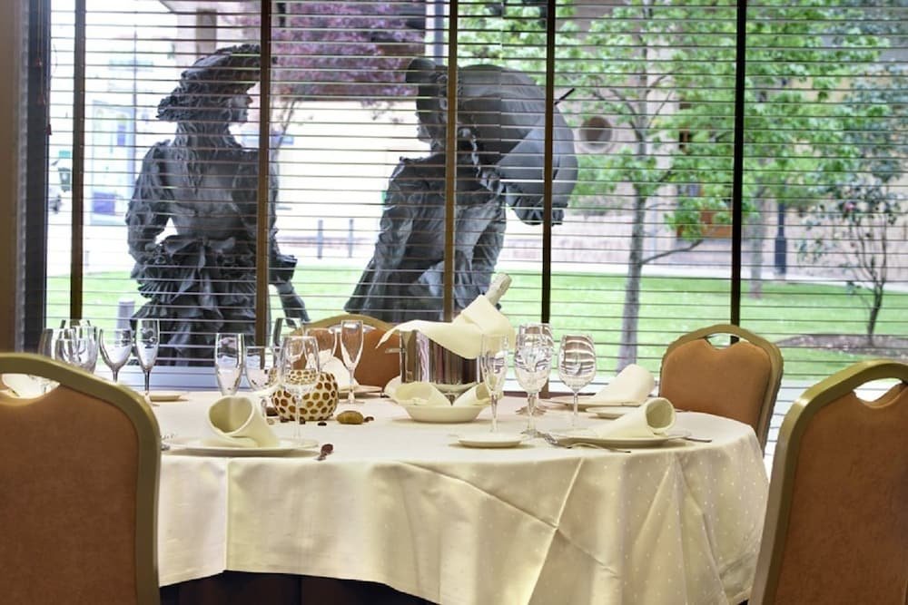 Фото Oca Villa de Avilés Hotel