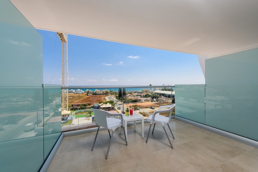 Фото Tasia Maris Seasons