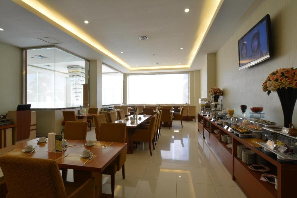 Фото Istana Hotel