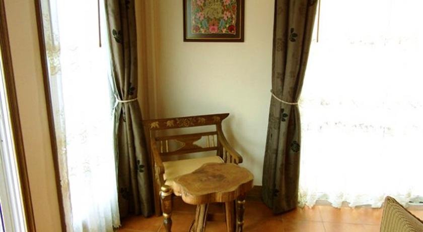 Фото The Red Balcony Inn