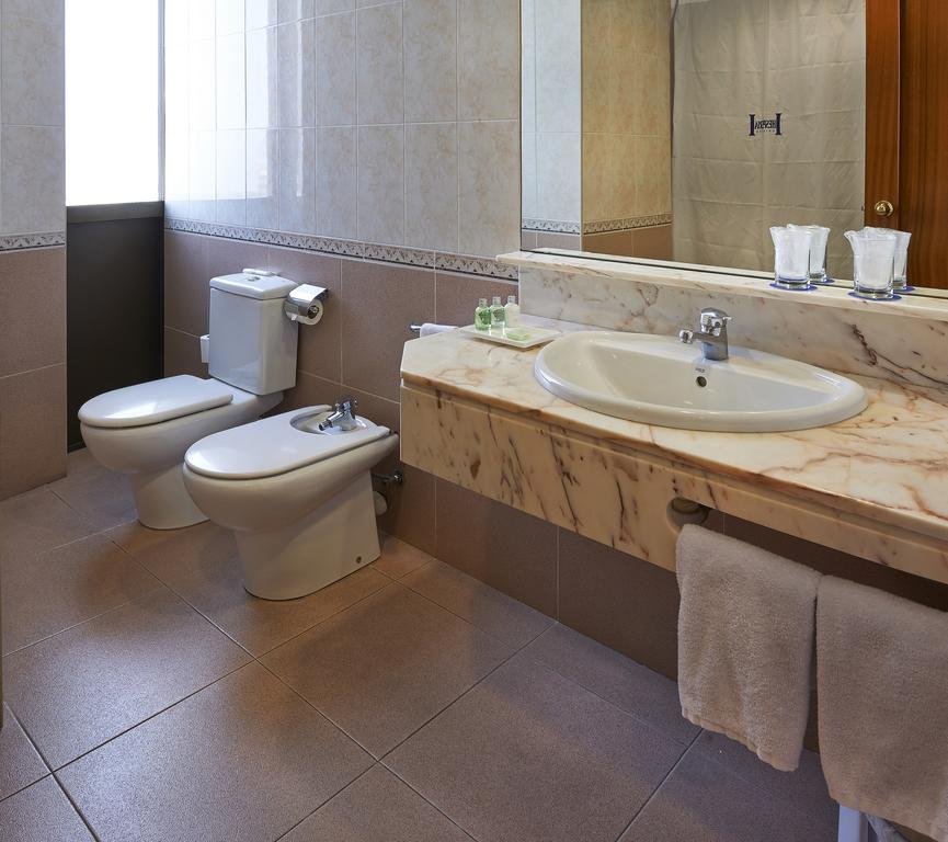 Фото Apartamentos Hesperia Barcelona Sant Joan