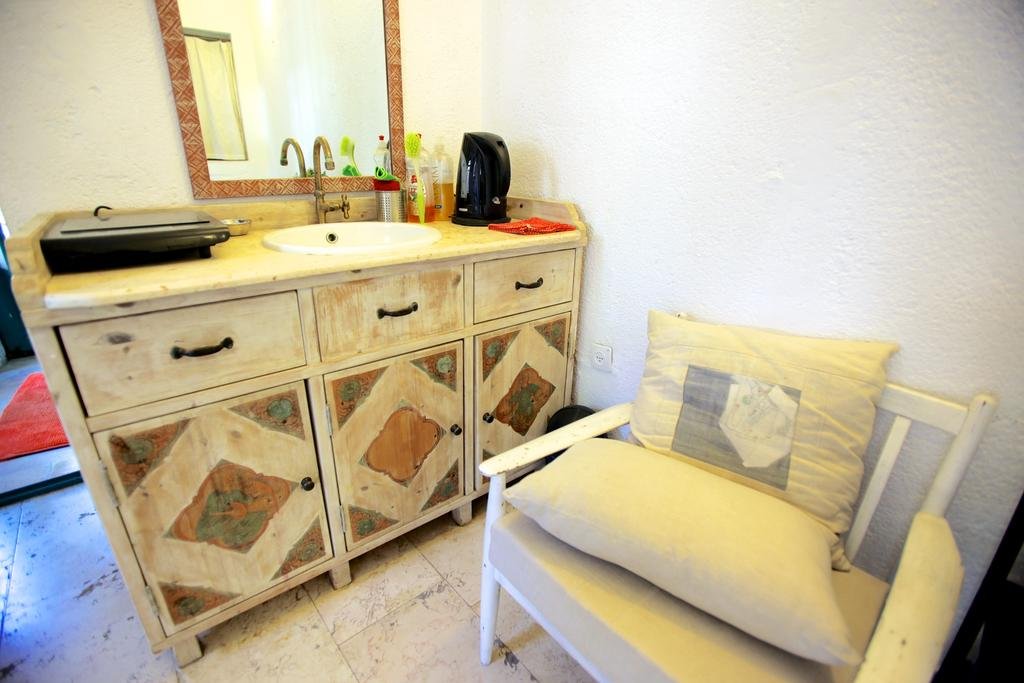 Фото Jerusalem Accommodation. Central, Green & Quiet - Magas House