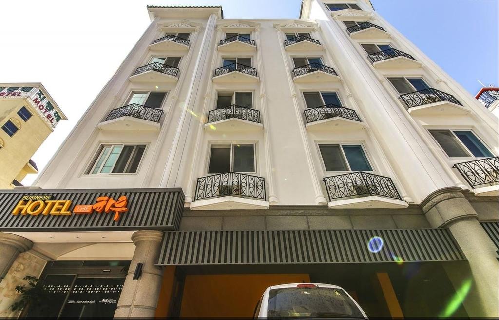 Фото The Haru Hotel