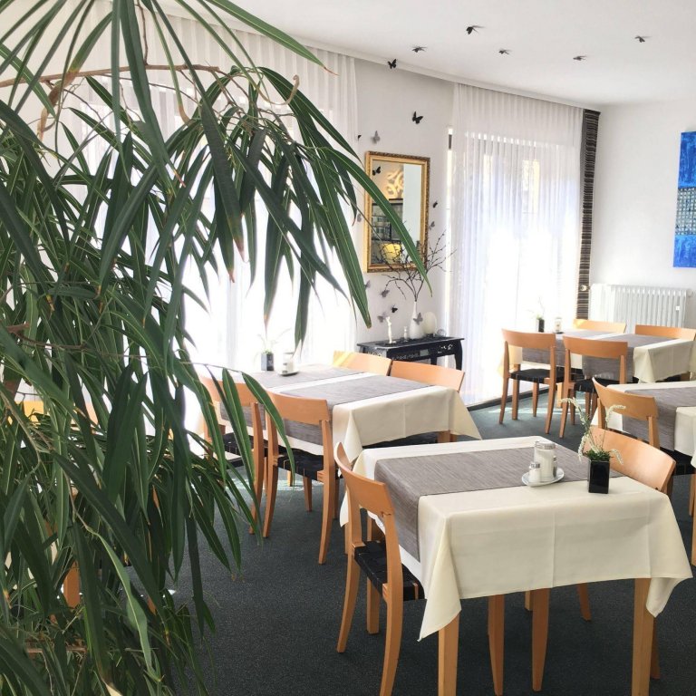 Фото Hotel H. E. Y. M. A. N. N.