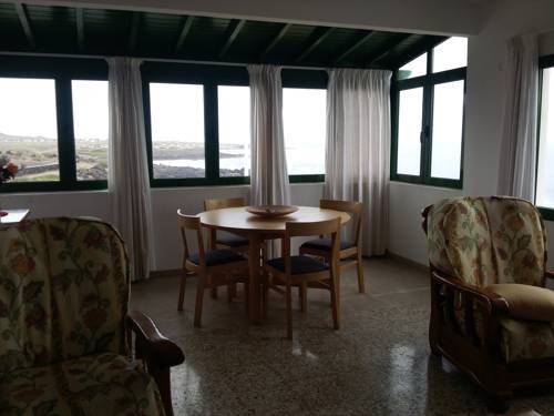 Фото Apartamentos Esmeralda