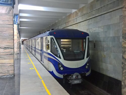 Anal tiqin kiygan qizlar