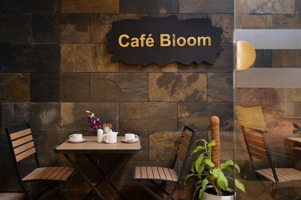 Фото Lazdana Hotel Bangalore