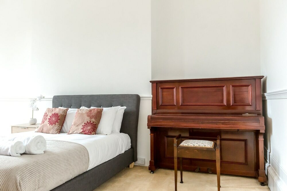 Фото Spacious 1br Period Apartment Hampstead