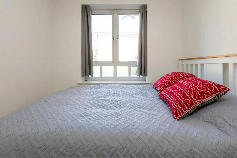 Фото Modern & Spacious 2bd Flat - Westbourne Park